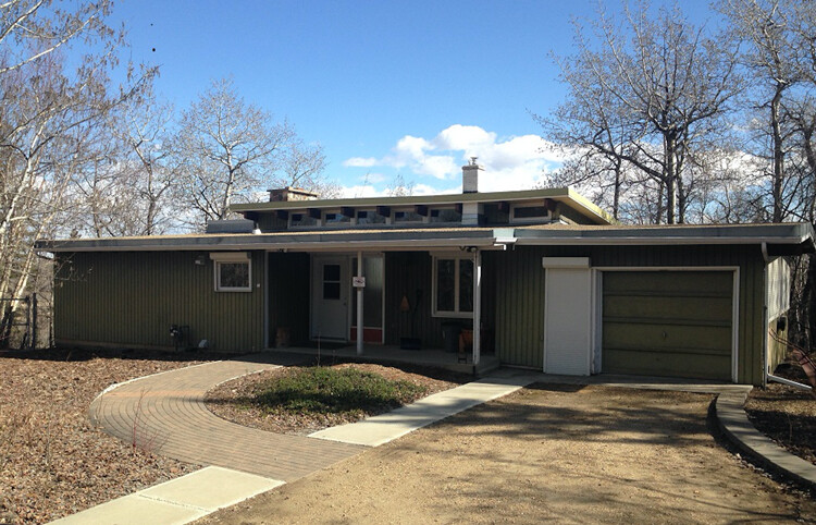 Front of Imrie House facing north.